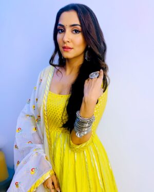 Srishti Jain Instagram - Saadigi 🫶

.
.
.
.
.
.
.
.
.
.
.
.
.
.
#indian #traditional #yellow #love #instagram #instagood #instalike #instadaily #instagram #explore #explorepage