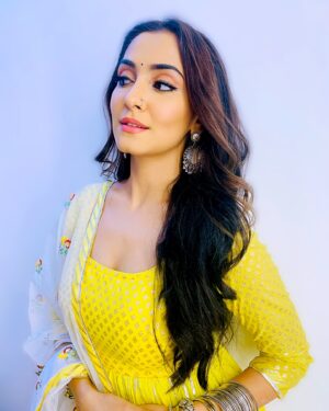 Srishti Jain Instagram - Saadigi 🫶

.
.
.
.
.
.
.
.
.
.
.
.
.
.
#indian #traditional #yellow #love #instagram #instagood #instalike #instadaily #instagram #explore #explorepage