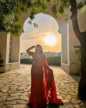Srishty Rode Instagram - Laal Ishq ❤️🌹✨
.
Styled by @labelaparna