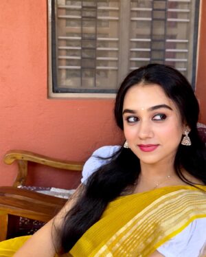 Srividya Shastry Instagram - 💛🤍 
.
.
.
.
.
📷 @vinay_kashyap3