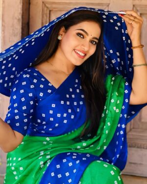 Sriya Surendran Instagram - Call it Saree love affair ❤️
.
.
.
#saree #shoot #serial #chellamma #megha #vijatv #happiness #goodtimes #viral #trending #tamil #malayali #chennai #artist #actor #arts #location #set #love #passion #professional #happiness #smile