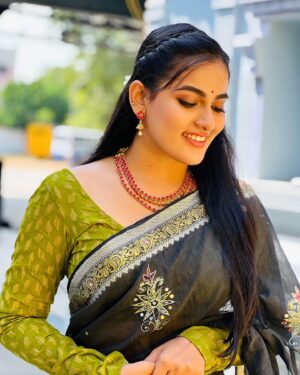 Sriya Surendran Instagram - Temples are the poetry set in stone.
.
.
.
#temple #saree #location #life #love #happiness #goodtimes #shoot #megha #vijaytv #chellamma #happiness #malli #tamilactress