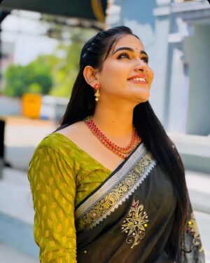 Sriya Surendran Instagram - Temples are the poetry set in stone.
.
.
.
#temple #saree #location #life #love #happiness #goodtimes #shoot #megha #vijaytv #chellamma #happiness #malli #tamilactress