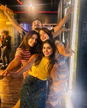 Sriya Surendran Instagram - In good company ✨
.
#memories #instagood #happy #love #life #moments #instadaily #bff #friends