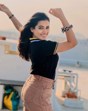 Sriya Surendran Instagram - Unapologetically me, fueled by self-love ❤️!!!
.
.
.
#viral #trending #happy #love #happiness #selflove #goodness #home #fashion #style #trendingnow #styling #foryou #ootd #like