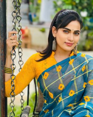 Sriya Surendran Instagram - Soft smiles ,wild heart ❤️ 🍃.
.
.
.
#viral #trending #happy #happiness #serial #set #actor #artist #location #vijay #vijaytvserial #chellamma #megha #sriyasurendran #chennai #goodtimes #ootd #foryou #sareelove #malayali