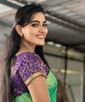 Sriya Surendran Instagram - Going confidently in the direction of my dreams.
.
.
.
#viral #trending #happiness #goodtimes #ootd #saree #instagood #instadaily #moments #foryou