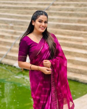 Sriya Surendran Instagram - Passing clouds in people’s life : megha.💙
.
.
.
#viral #trending #chellamma #megha #vijaytv #saree #clouds #shooting #actor #happy