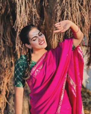 Sriya Surendran Instagram - Love is an irresistible desire to be irresistibly desired.!✨
PC: @archana_kumaar ❤️
.
.
.
#viral #trending #tamilsongs #saree #sunlight #temple #happiness #bright #smiles #candid #aesthetic #kerala #tamilnadu #actor #megha #set #location #chellamma