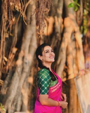 Sriya Surendran Instagram - Love is an irresistible desire to be irresistibly desired.!✨
PC: @archana_kumaar ❤️
.
.
.
#viral #trending #tamilsongs #saree #sunlight #temple #happiness #bright #smiles #candid #aesthetic #kerala #tamilnadu #actor #megha #set #location #chellamma