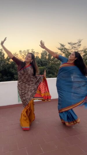 Sriya Surendran Instagram - Nannare with my nannare💙 @sriya_surendran_offl 
.
.
.
#nannare #dance #dancelove #chellamma #megha #anshitha #anshithaanji #anshithaanji_official #anshithaakbarsha #sriya #sriyasurendran #reelsinstagram #reelsofinstagram #reelitfeelit #saree #tradition #sareelovers #bestie #mygirlbestie #bestfriendgoals
