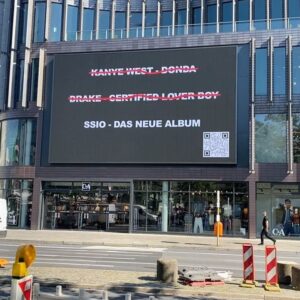 Ssiawosch Sadat Instagram - DAS NEUE ALBUM > DONDA & CLB