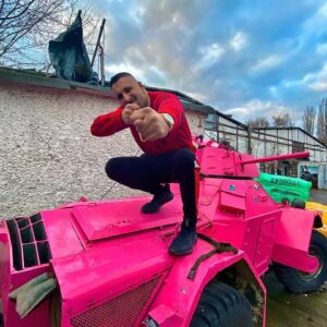Ssiawosch Sadat Instagram - Ich löse meine Probleme mit Gewalt