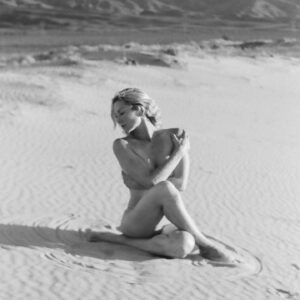 Stacy Haiduk Instagram - Please do not shrink yourself to make people happy. Be yourself, your beautiful that way!❤️Have an amazing weekend! Love & Light! Xoxo 🤗👑❤️
#beyourself #myhealingcircle #loveandlight #blackandwhitephotography #mojavidesert