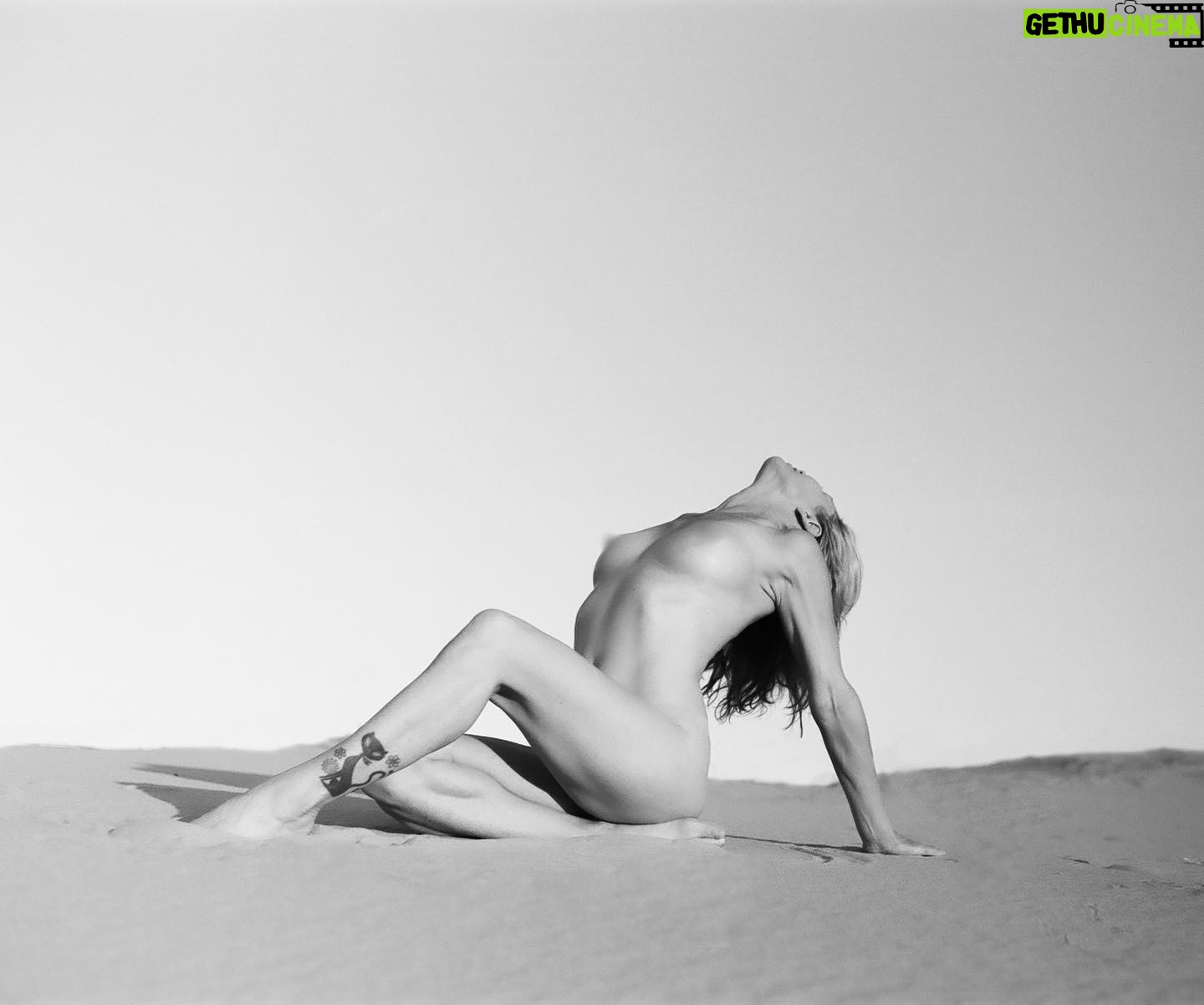 Stacy Haiduk - 2.2K Likes - Landscapes ❤️ Thank you my daughter @sophia_tatum for always keeping these photo shoots super fun and interesting! Love & Light! Xoxo 🤗❤️
#blackandwhitephotography #landscapes #sanddunes #mojavidesert #over50