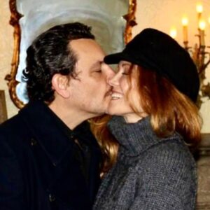 Stacy Haiduk Instagram - Happy 26 year Anniversary Love!❤️
I will never forget the first moment I met you. You came into the makeup trailer on the set of Seaquest and I was smitten. It took the 1994 Earthquake to shake things up for me to get the courage to call you! And now here we are many years later! Our world is a unique one and I wouldn’t have it any other way! 
I am grateful to walk through this world with you and see things through your eyes! I Love you Sweetie so very much! To the next 100 years! Xoxo 🥂❤️
@bradfordtatum5 

#anniversary