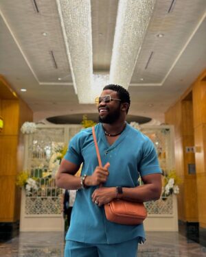 Stan Nze Instagram - ÁFÀMÉFÙNÀ 🤓 The joy in my heart ❤️ 

Some more sights and sounds from the streets of Kuala Lumpur 💐

Outfit by @amdiddyy 
Slippers by @bants_foots 

#Afamefuna #BestActor #Ngozichierika #Grace