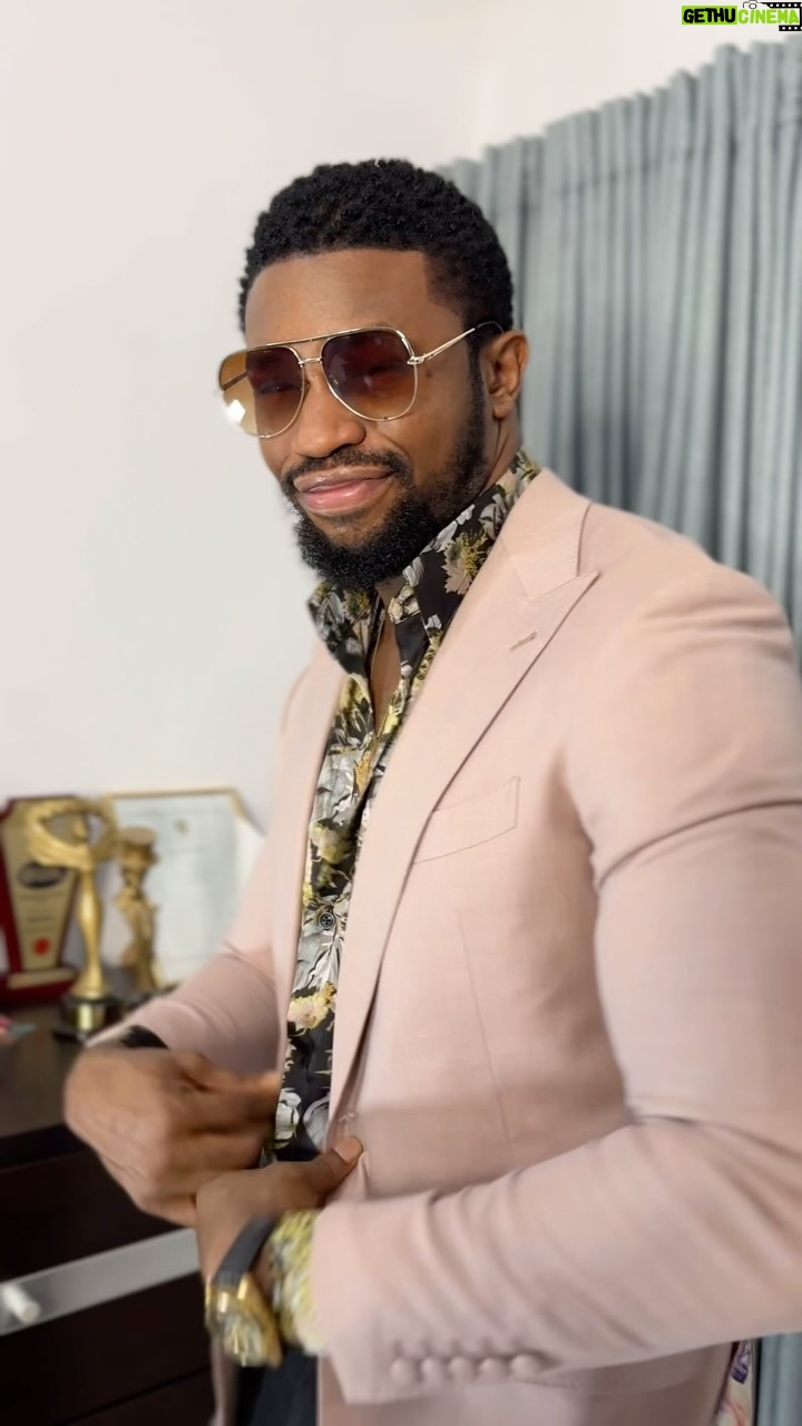 Stan Nze - 36.8K Likes - “Get Ready With Me” lets go get the money bag 💰 @riggs_nigeria 😎
@j_akooo @ade_suwa19 @nkyru.nikky @gentle_kinz @de_biggest_c Congratulations you are my lucky winners 🥂
🧥 @maiatafo
🥾 @slayersfav
#MaziNze #RiggsLondon #RiggsMan #PerfumeInACan