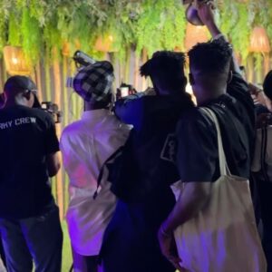 Stan Nze Instagram - It’s Giving Gen Z Mazi 🤓
Last night was a movie outside a movie 🙆🏾‍♂️
#áfàméfùnàthemovie is a master piece ✨
Such a proud moment it is for Nollywood 🕺🏾🕺🏾🕺🏾🕺🏾🕺🏾

Styled by @amdiddyy 
Photographed by @honor_gabriel_ 
BTS Videos by @whelliyams 

#MaziNze #TheNzes #Afamefuna #Nollywood #RedCarpet