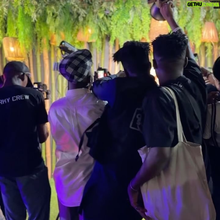 Stan Nze - 39.1K Likes - It’s Giving Gen Z Mazi 🤓
Last night was a movie outside a movie 🙆🏾♂️
#áfàméfùnàthemovie is a master piece ✨
Such a proud moment it is for Nollywood 🕺🏾🕺🏾🕺🏾🕺🏾🕺🏾
Styled by @amdiddyy
Photographed by @honor_gabriel_
BTS Videos by @whelliyams
#MaziNze #TheNzes #Afamefuna #Nollywood #RedCarpet