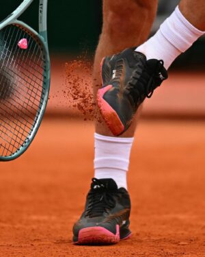 Stanislas Wawrinka Instagram - 🧹🎾🗑️ 🤷🏻‍♂️ #next #backtowork
