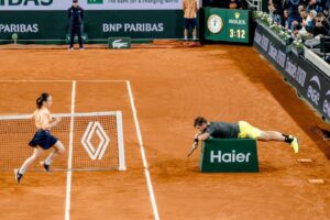 Stanislas Wawrinka Instagram - Mood 🫠 
Merci Paris 🇫🇷🫶🏻🙏🏻💙
#emotions #passion #love #hardwork #iwillbeback #trusttheprocess #nevergiveup