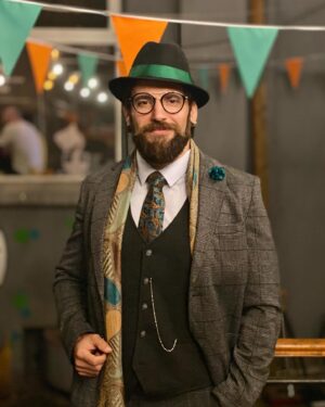 Stanislav Yanevski Instagram - They say green suits me well. Somewhat Slytherin they say. What do you think? 

#fashion #style #nightout #gentleman #fashion 

Photo by: @eternaltemporality