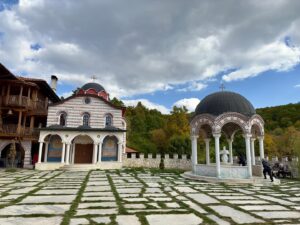 Stanislav Yanevski Instagram - What an adventure this Sunday. Half the time we were lost off-road but the scenery, oh that scenery! 🇧🇬 

#bulgaria #sunday #adventure #offroad #sunny #happy #monastery #peace #recharge