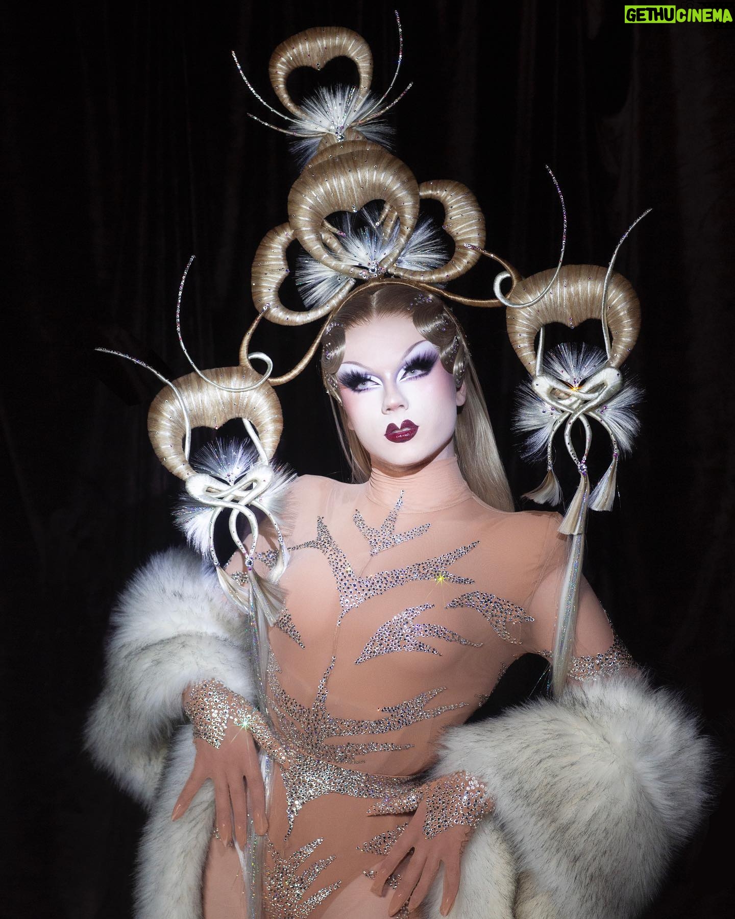 Starlet - 49K Likes - Hair, the mane event✨
This is what I would have worn for this weeks runway.
Hair: @jeanbaptiste.santens
Outfit: @studioarmell
Faux Fur by me✨
Photography: @ericrichardmagnussen
Set by me✨
With special thanks to @queenutica and @fensuss for helping out on set💕