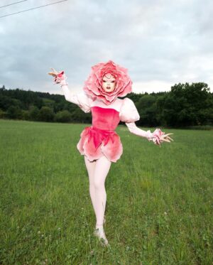 Starlet Instagram - Tickle me pink!!🌸🌺🌷

When I saw we had to do a pink themed runway I immediately knew it had to be florals! And I of course had to reference one of my favourite fairytales, Alice in Wonderland!💕

Outfit by @jan_eneskey 
Stoned by myself ✨
Inspired by (with permission) by artworks by @userlessarts 💕
Photography by @philstairs assisted by @robb.in
