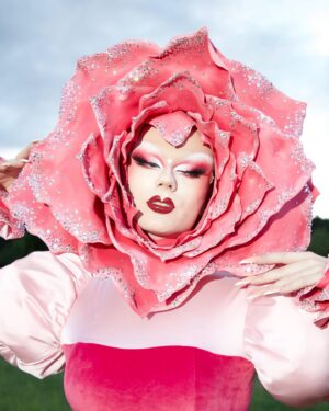 Starlet Instagram - Tickle me pink!!🌸🌺🌷

When I saw we had to do a pink themed runway I immediately knew it had to be florals! And I of course had to reference one of my favourite fairytales, Alice in Wonderland!💕

Outfit by @jan_eneskey 
Stoned by myself ✨
Inspired by (with permission) by artworks by @userlessarts 💕
Photography by @philstairs assisted by @robb.in