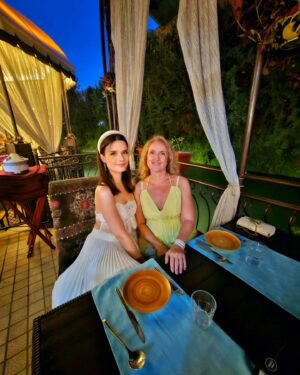 Starling ASMR Instagram - Celebrating with my Family💚🥰 my Mom is so beautiful 🥹💚