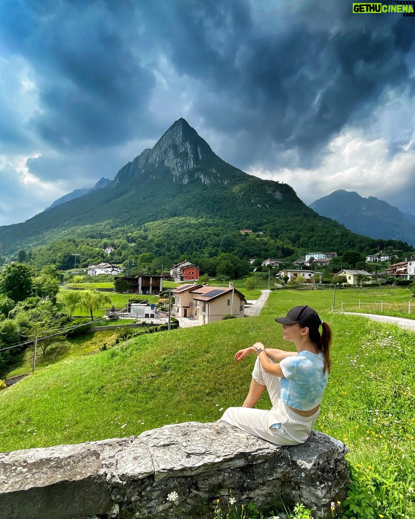 Starling ASMR - 1.3K Likes - Hiiiiš I hope you all had a great weekend āØš
#asmr #nature #mountains #naturelover #summer