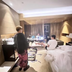 Starr Chen Instagram - 2024比2023好就好
2025比2024好就好
2026比2025好就好
2027比2026好就好
⋯⋯
2077比2076好就好
啊不然咧？

新年快樂