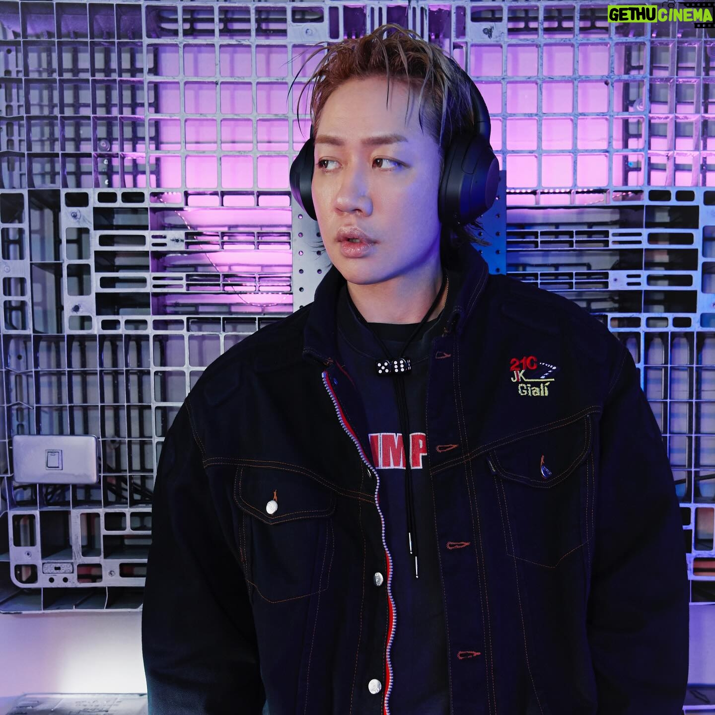 Starr Chen - 18.2K Likes - 好聽,太好聽了!
就是這副耳機讓我現在製作都不必送混音
Demo版戴上一聽即刻帶你前往葛萊美
堪稱完美的降噪技術甚至讓我以為地球圓寂了
起床時,我就戴上它享受美好早晨
午休時,我也戴著它聆聽世界的美
睡覺時,它在我耳邊輕聲呢喃哄我入睡
說我遜?我聽不見,我戴耳機
Sony ULT WEAR 是你音樂魔術師 🎩?🐰!
輕如羽毛穩如泰山🪶🌋
ULT按鈕有三段式!讓低音於你耳內的VIP包廂 💃🎶
我自己是喜歡用2 號力道
別跟風,播放節奏開始搖🎵🚫
造型更是極簡時尚,將一切完美包覆你耳👂
即刻入手Sony ULT WEAR,你也能是下個陳星翰
#好聽 #太好聽了
#Sony #ULTPOWERSOUND #ULTWEAR @sonytaiwan