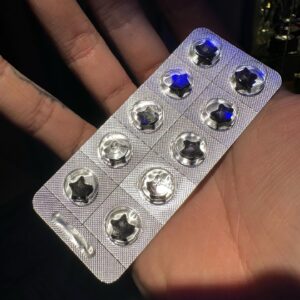 Starr Chen Instagram - 怪人協會第一次期末考作業

他們在前面拍對嘴
是不是覺得自己這樣很帥？

@asiafreaks_official