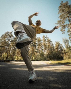 Stas Davydov Instagram - принёс немного летней ХОБЫ тебе в ленту (вся ХОБА в карусели). 🕺🏼
сохраняй, запоминай, учись, покупай мои мастер-классы, делай ХОБУ правильно.
а лучше зайди к @vladasmedia, поставь лайкосик, это она фоткала. 📸 
.
не обращай внимания, это прост хештеги: #vladasmedia #riga #рига #фотографвриге #фотосессиивриге #фотограф #portraits #europephotography #rīga #fotogrāfs #photoshoot #photooftheday