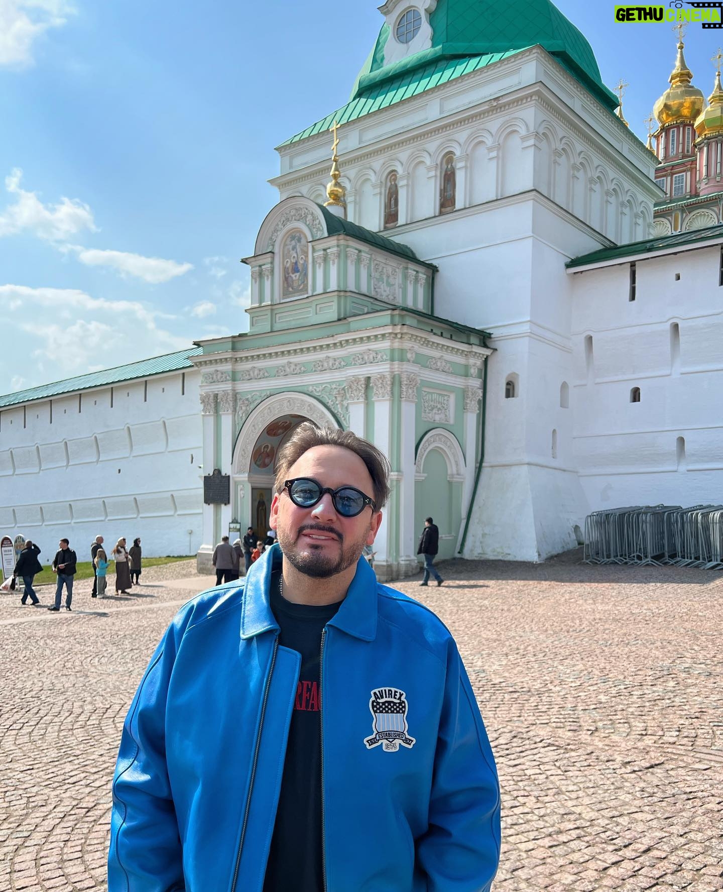Stas Mikhaylov - 7.5K Likes - Троице-Сергиева Лавра. Давно не был здесь!
Всех со Страстной седмицей! Готовимся с Пасхе! 🙏