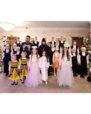 Stas Mikhaylov Instagram - Сегодня был прекрасный день! 
Мы приехали в Покровской монастырь. Поздравили девочек-воспитанниц с прошедшими праздниками, пообщались с Матушкой Игуменией Феофанией и, конечно, приложились к главной святыне - мощам Святой Матроны Московской!
Для меня такие моменты в жизни являются очень дорогими, важными и ценными!
Святая блаженная Мати Матрона, моли Бога о нас! 🙏