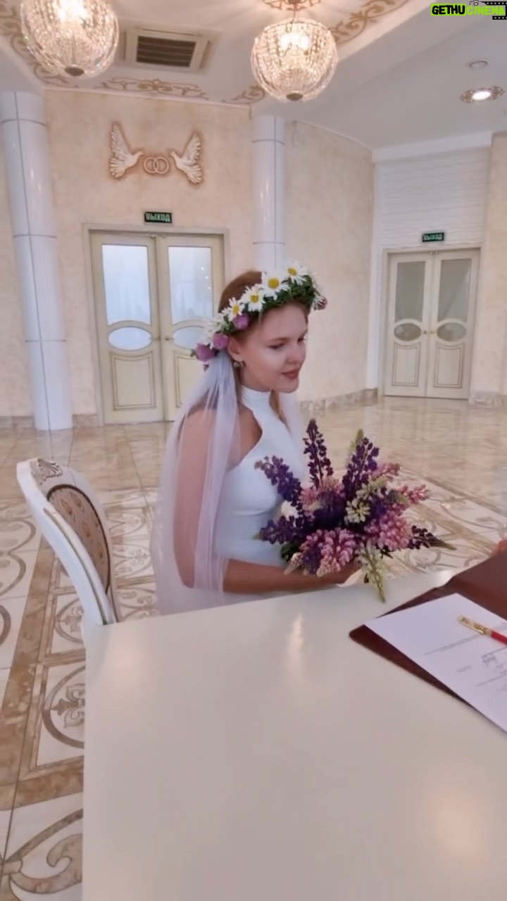 Stasya Tolstaya - 1.6K Likes - 20 июля 2023 года я вышла замуж под вулканом на Камчатке
а сегодня у тебя день рождения
я люблю тебя, муж ❤️