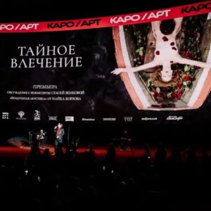 Stasya Tolstaya Instagram - мой первый большой зал кинотеатра «Октябрь» 

самая душевная премьера по мнению зрителей 

волшебный и невероятный @naikborzov 

мы очень хотели подарить вам праздник и надеемся, что у нас получилось. ЛЮБЛЮ! 

желаю картине успешного проката, а я поехала дальше 🎬
 
p.s. на фотографии показана лучшая версия отношения актёра к режиссёру 😹 @fedorarkadievich 🤍🤍🤍

моё восхитительное платье @masterpeace.masterpeace 
потрясающий образ @ozmond.polyanka 
любимые серьги @solvart.ru 
лучшие фотографии @ugolphoto 

спасибо дорогим @iskandera @natalya.gneusheva @olga_s_soloveva за поддержку 💔