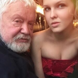 Stasya Tolstaya Instagram - я. очень. скучаю.