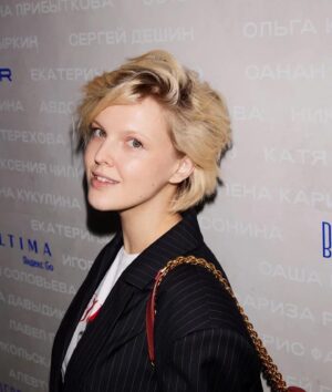 Stasya Tolstaya Instagram - вечер в честь экспертного совета The Blueprint 100 💔

#theblueprint100
@theblueprint.ru 
@somamoscow 

партнёры мероприятия 
@ultima.yandex 
@huttondevelopment 
@luding.ru