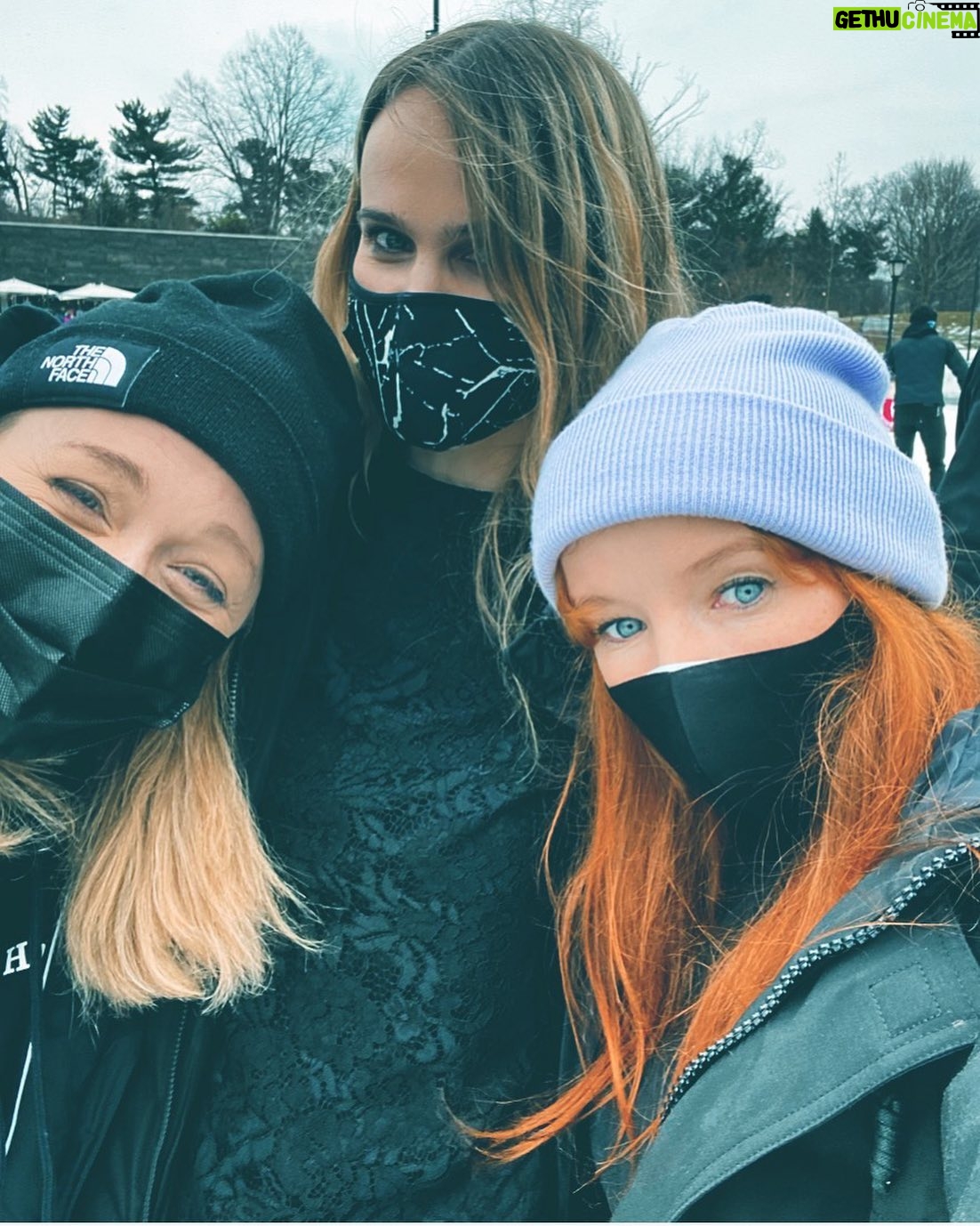 Stef Dawson - 626 Likes - Ice Skating in Brooklyn to 90’s tunes with these two beautiful ladies @alina2rock @kaytesteinmetz 💜⛸Soooo good for the soul 🙏🏻✨