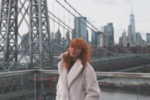 Stef Dawson Instagram - 🍂#NYC 📷 by @kjo127
