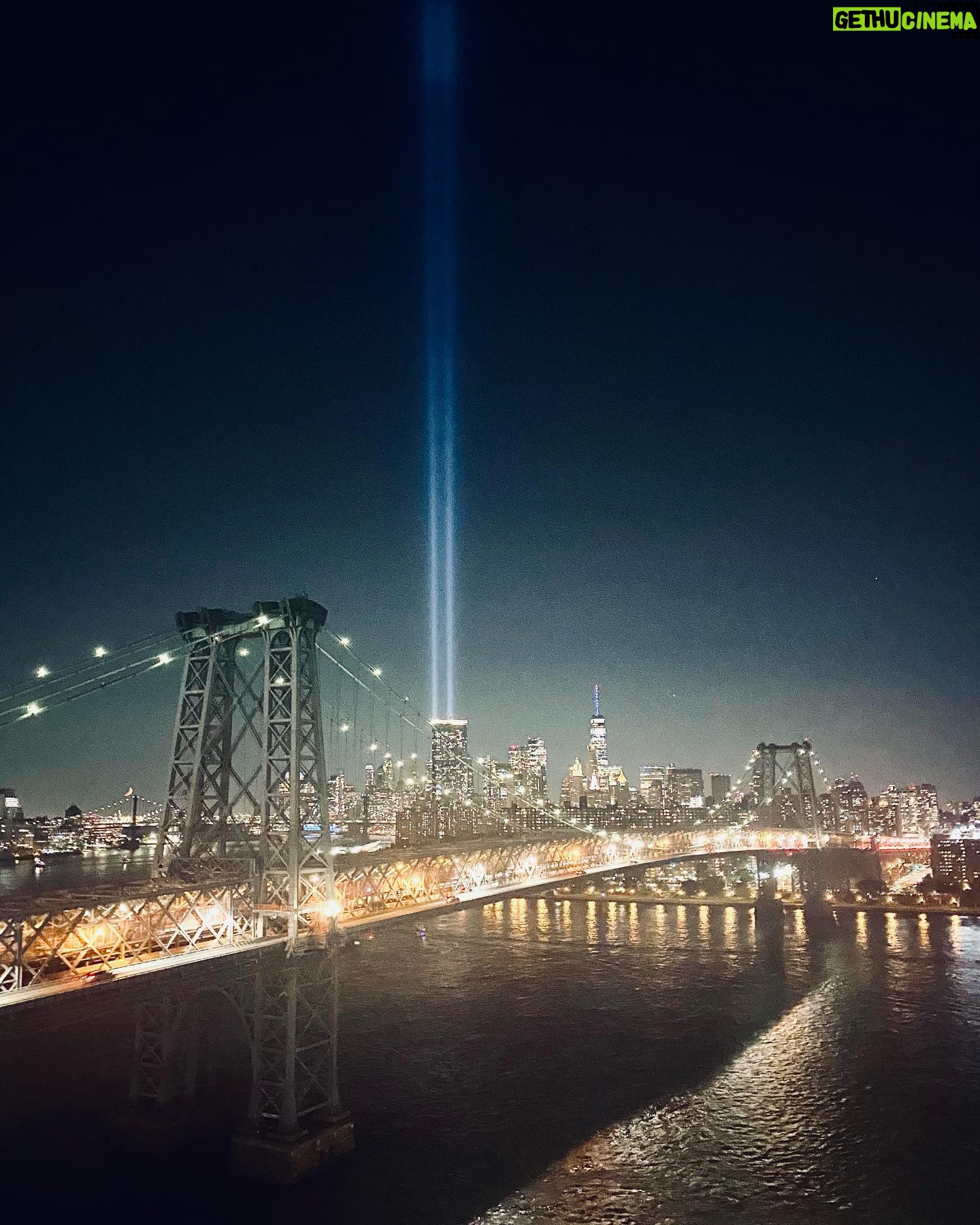 Stef Dawson - 651 Likes - #911 🖤 beams to heaven.
We will never forget those that were lost. In the darkest times there was also great kindness, people banding together in beautiful, resilient NY. #neverforget