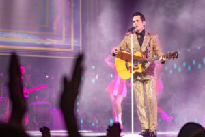 Ștefan Bănică Jr. Instagram - A fost o atmosferă de vis și în a doua seară a Concertului Aniversar de Craciun 20 de Ani! Un public minunat! Mulțumim!🙏 Ne vedem si azi de la ora 19:30 la al treilea concert!🌲🎊🎁
.
📸 @danielrobert_dinu 
@valigreceanu
