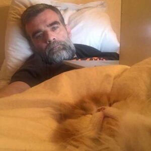 Stefán Karl Stefánsson Instagram - Ekki slæmur félagsskapur í flensunni. Rufus passar upp á mig en sofnar gjarnan á vaktinni. 
Not bad company when sick with flu. Rufus sits up with me and falls asleep often during his shift.