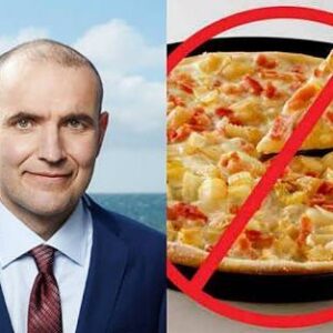 Stefán Karl Stefánsson Instagram - The Icelandic president wanted to ban pineapple on pizza as he doesn't like it. What do you guys think? #funny #notmeindisguise #pizza