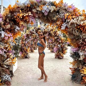 Stefania Micheli Instagram - Flowers &Colours 🌹🧚🏼‍♀️✨💐🌺